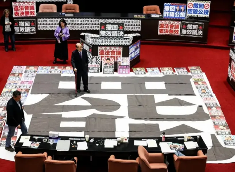 民進黨立院黨團總召柯建銘支持大罷免