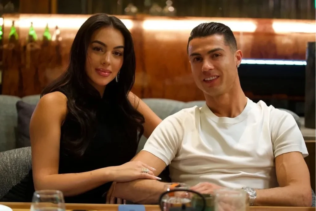 C羅求婚成功!破億超大求婚鑽戒、回顧與喬治娜的愛情故事!