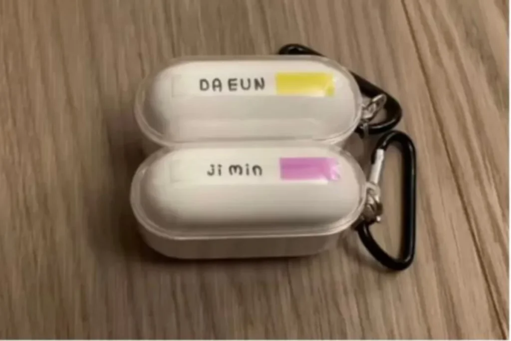 宋多恩 IG 曬出印有 jimin、DAEUN 名字的同款耳機