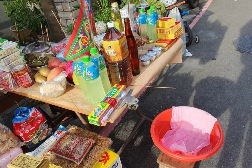 普渡會準備臉盆、毛巾讓好兄弟洗去風塵