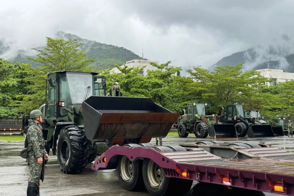 國軍出動重型機具協助花蓮水災救援