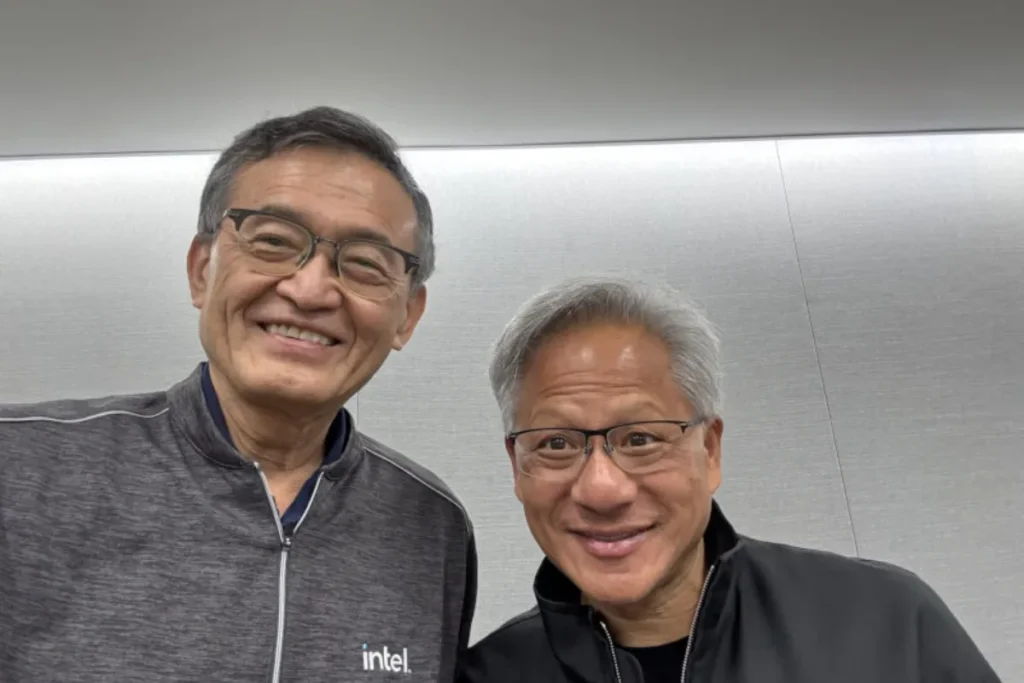 Intel CEO 陳立武和輝達 CEO 黃仁勳合照