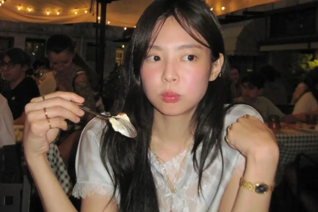 Jennie 戴 Patek Philippe Golden Ellipse Ref.4764 / 圖片取自網路