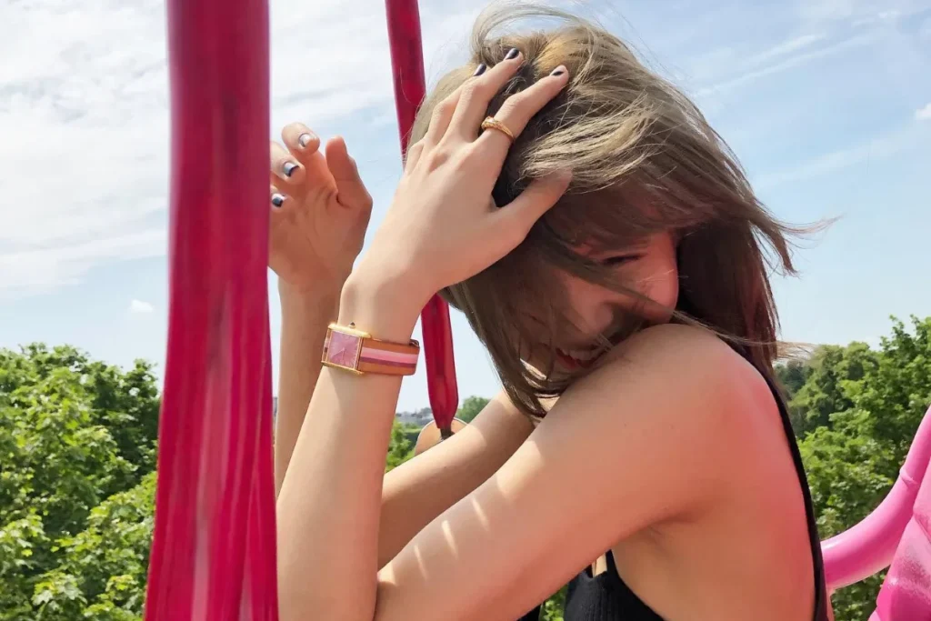 Lisa 戴 Cartier La Californienne Tank / 圖片取自網路