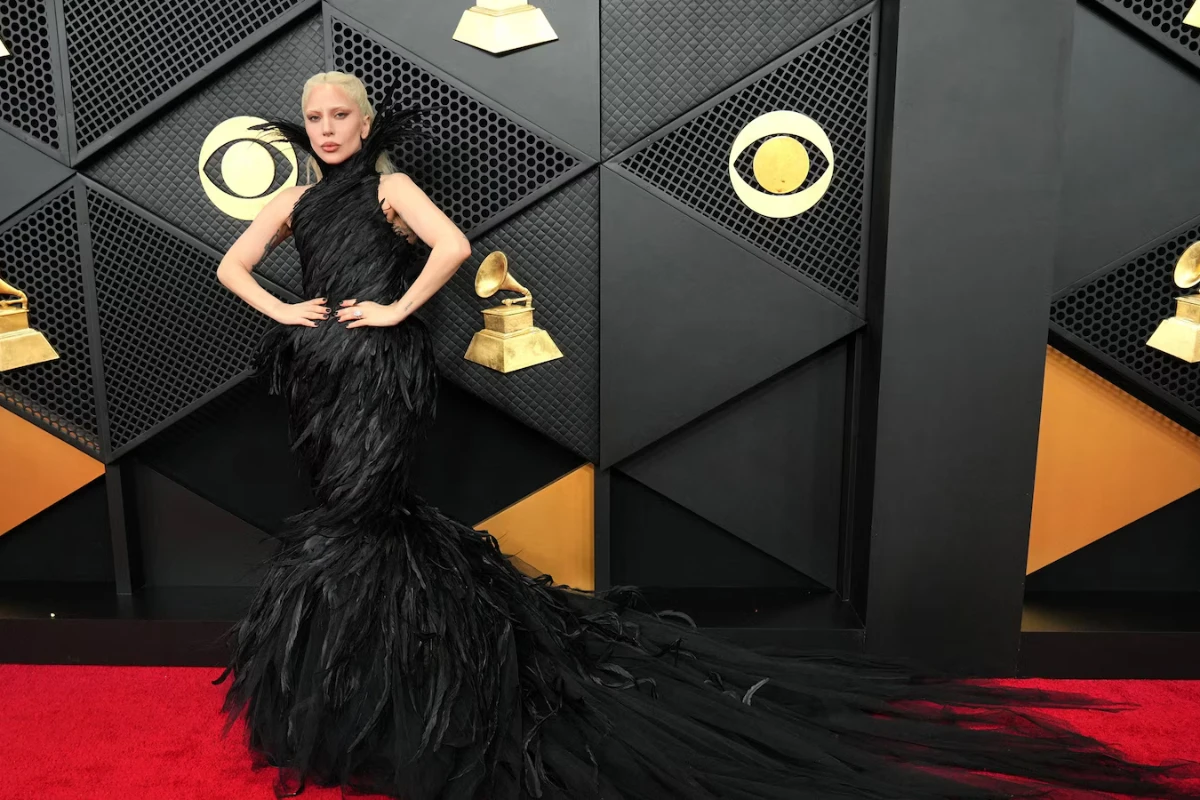 Lady Gaga:黑色訂製服的天后氣場