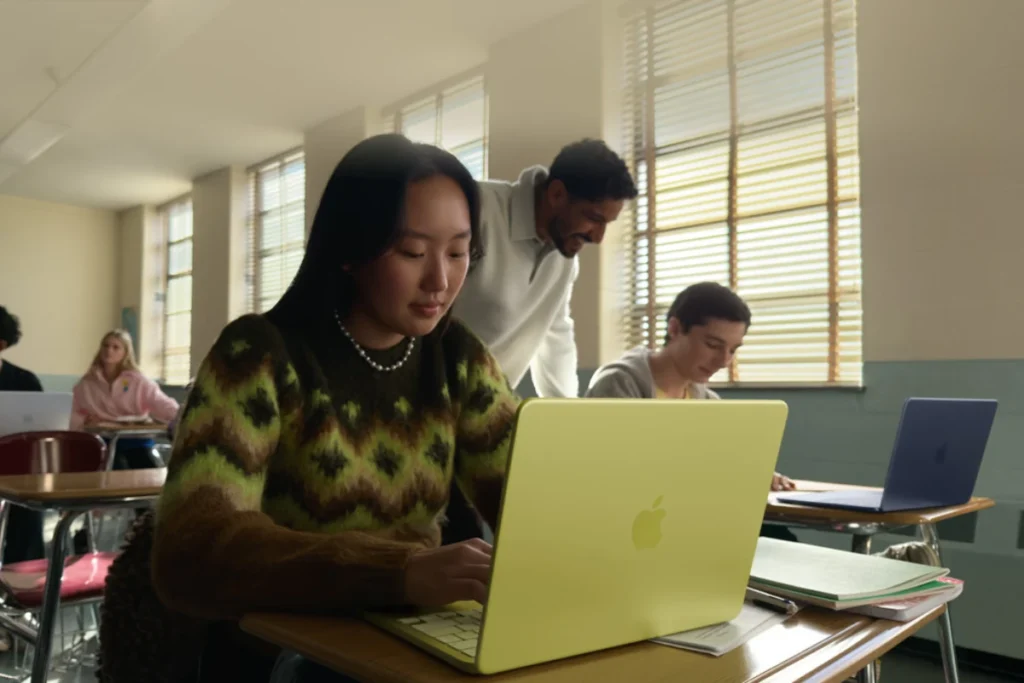 MacBook Neo 能應付一般日常文書處理,若需要剪輯影片、音樂,建議選擇 MacBook Air